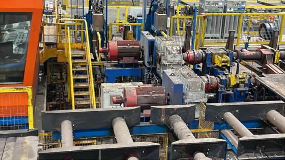 达涅利磁性堆垛机和捆扎机