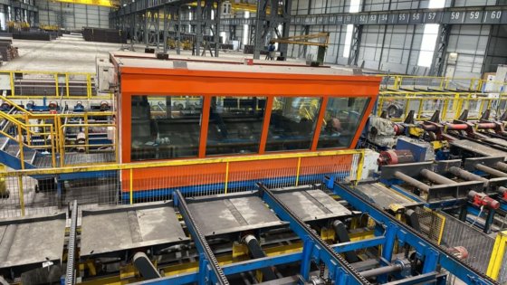 达涅利磁性堆垛机和捆扎机