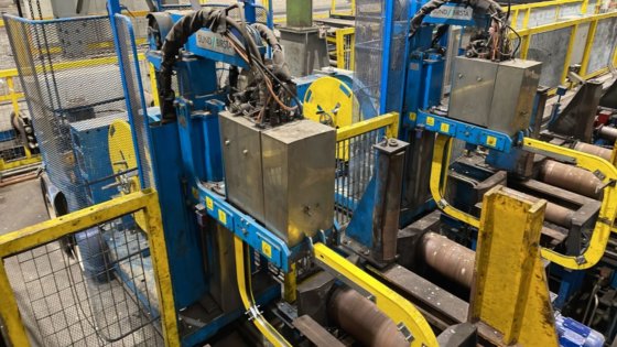 达涅利磁性堆垛机和捆扎机