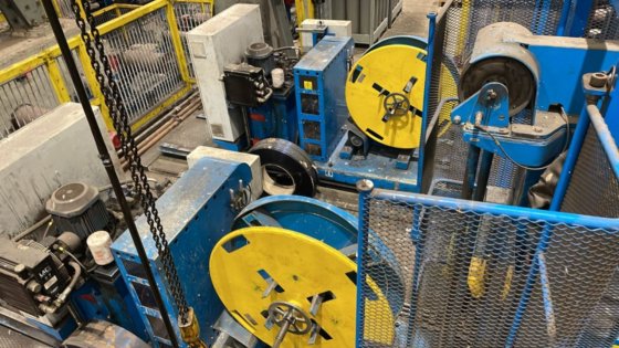 达涅利磁性堆垛机和捆扎机