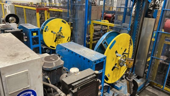 达涅利磁性堆垛机和捆扎机