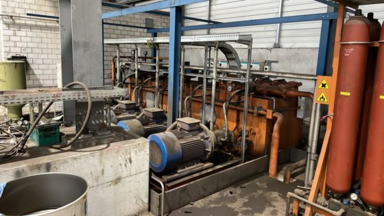 达涅利磁性堆垛机和捆扎机