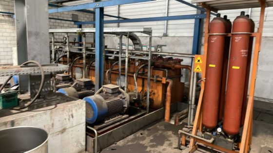 达涅利磁性堆垛机和捆扎机