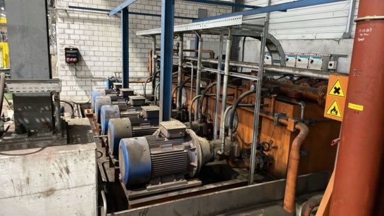 达涅利磁性堆垛机和捆扎机