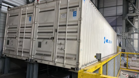 达涅利磁性堆垛机和捆扎机