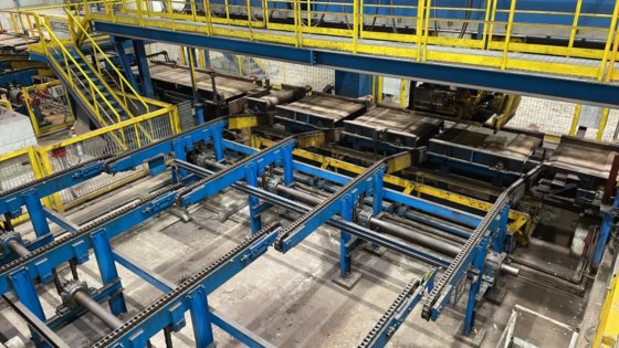 达涅利磁性堆垛机和捆扎机