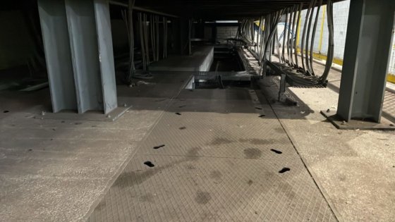 达涅利磁性堆垛机和捆扎机