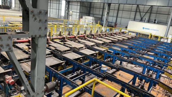 达涅利磁性堆垛机和捆扎机