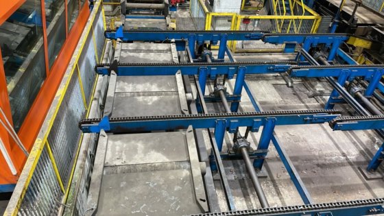 达涅利磁性堆垛机和捆扎机