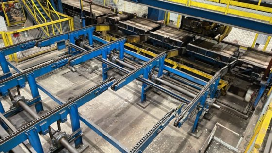 达涅利磁性堆垛机和捆扎机