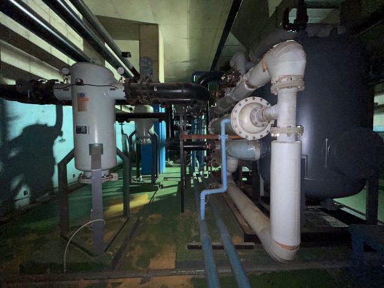 完整的压缩机房 E