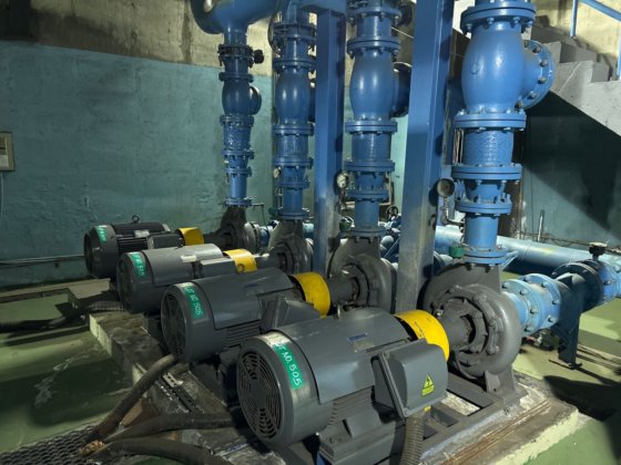 完整的压缩机房 E