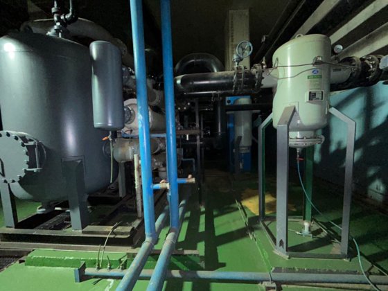 完整的压缩机房 E