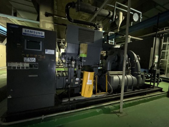 完整的压缩机房 E