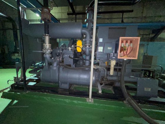 完整的压缩机房 E