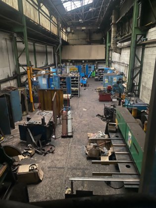 大厅1 - 维修车间存储与家具