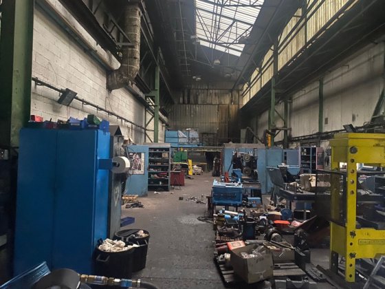 大厅1 - 维修车间存储与家具