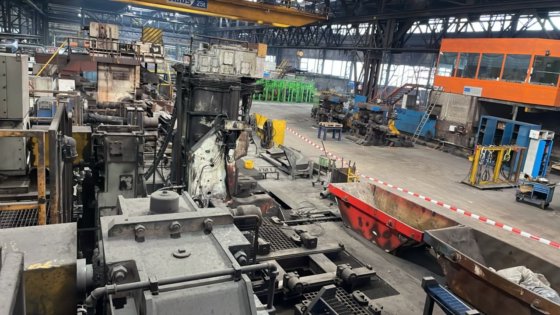 8 机架连续式精轧机