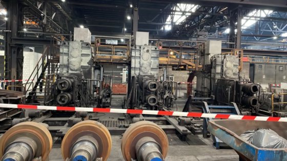 8 机架连续式精轧机