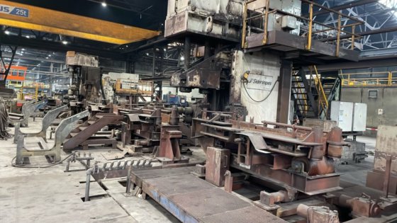 8 机架连续式精轧机