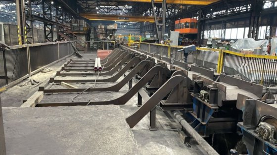 8 机架连续式精轧机