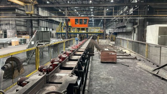 8 机架连续式精轧机