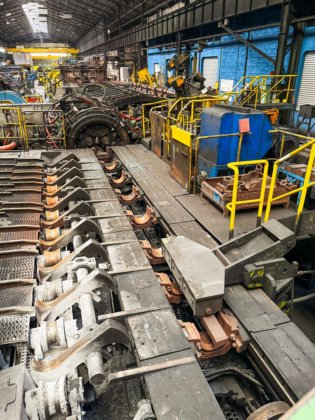 エロージョン・ミル - アゼル型三ローラーミル（ラミノワール）