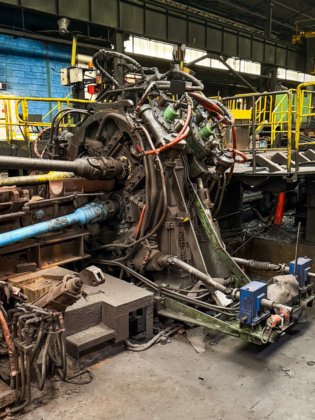 エロージョン・ミル - アゼル型三ローラーミル（ラミノワール）