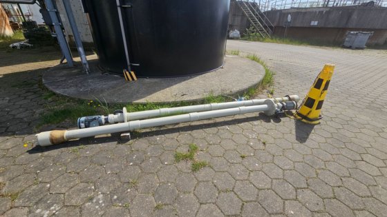 2x 玻璃纤维和聚乙烯容器