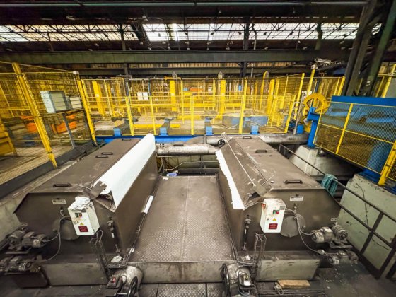 ITG淬火与回火线，末端带切割锯用于取样