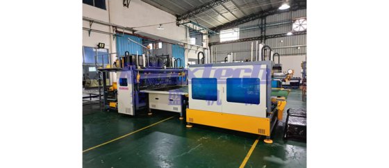 自动泡沫板包装机