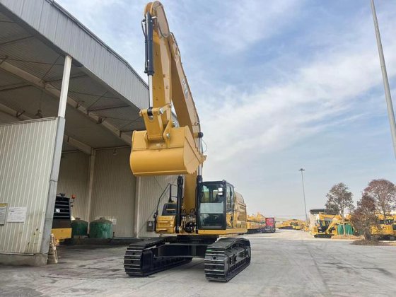 2022 Caterpillar 352