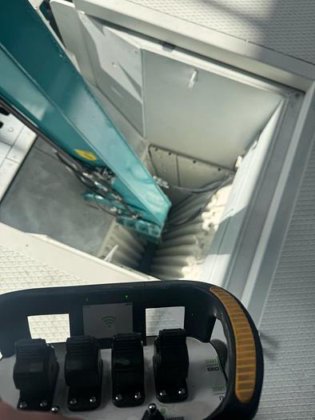 リモートコントロール操作が可能な堅牢な油圧ブレーカー