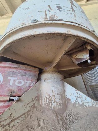 带转动罐的搅拌机