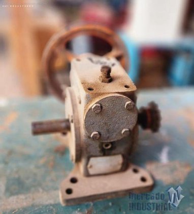 Redutor 20:1 com eixo de