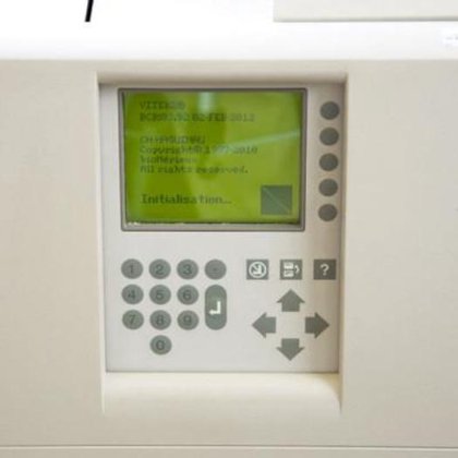 VITEK 2 の識別と抗生物質の自動化
