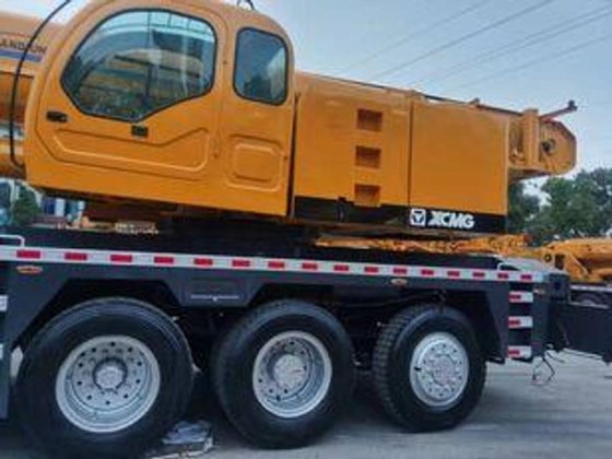 XCMG 100 TONS CRANE
