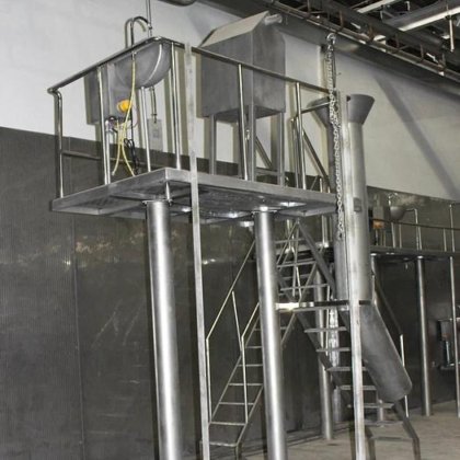 小型屠宰场生产线设备 牛胸骨切割平台制造商 高强度不锈钢提供的牛饮水 100