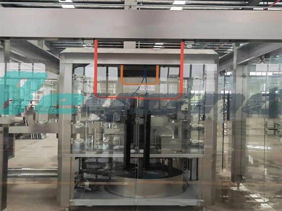 用于简化啤酒生产的高效全自动小罐碳酸啤酒灌装和封口机