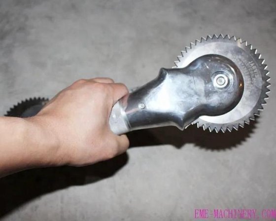 专业设备 屠宰场牛屠宰设备 剥皮自动刀 牛屠宰场屠宰设备