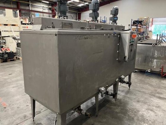 Chocolate storage tanks