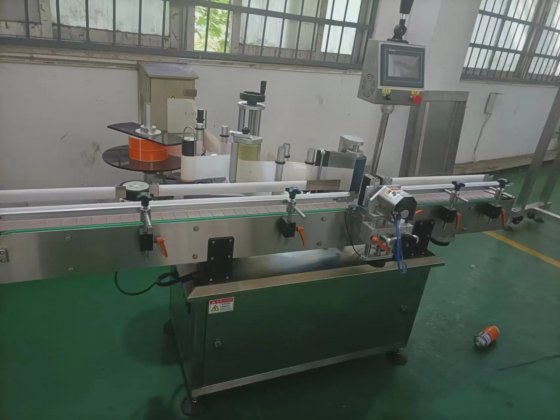 中国高品质全自动圆瓶贴标机