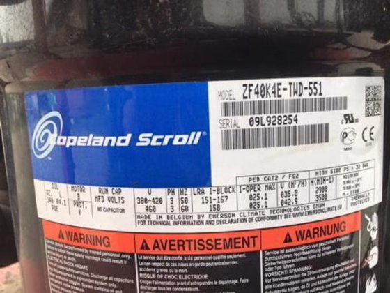 Kühlsystem mit 4 Scroll-Kompressoren