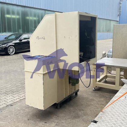 带转盘的化妆间