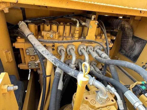 2022 Caterpillar / CAT323D2