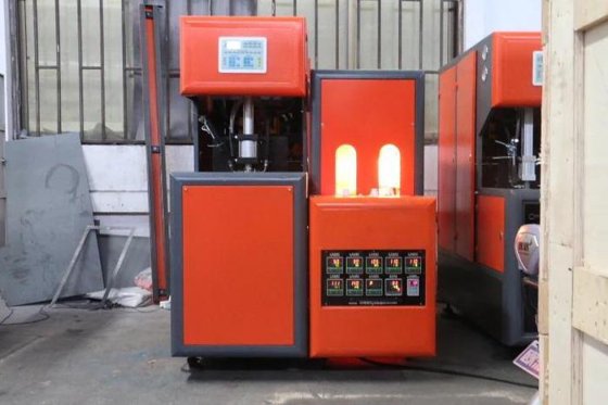 用于 5 加仑瓶的半自动吹瓶机