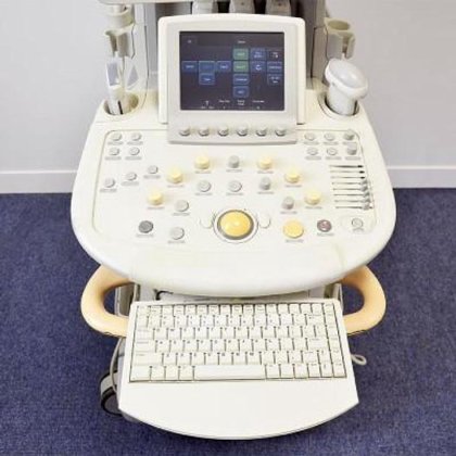 4 つのプローブを備えた PHILIPS 3D/4D 超音波