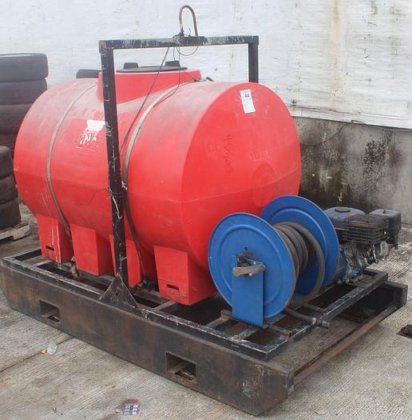 带水箱的高压清洗机