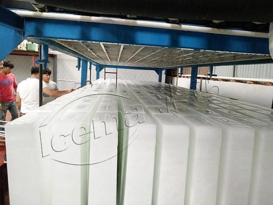 1トン直冷式製氷機