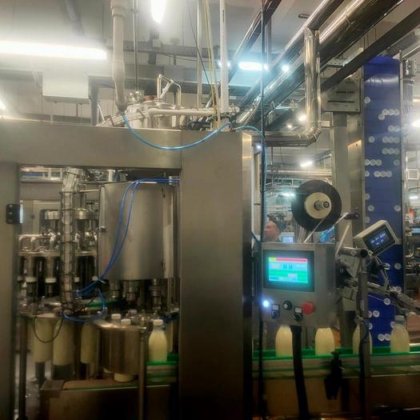 高效全自动奶瓶清洗灌装旋盖机